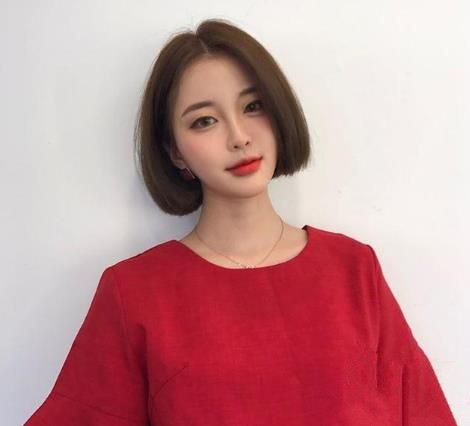 短发烫发发型女2025 短发发型烫头发图片