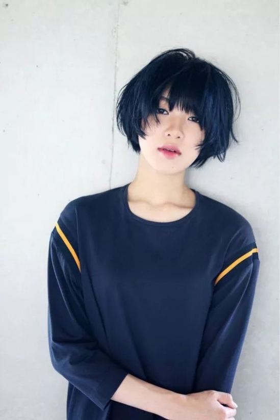 今年秋冬流行什么女生发型 2025秋冬流行发型女