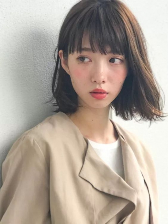 今年秋冬流行什么女生发型 2025秋冬流行发型女