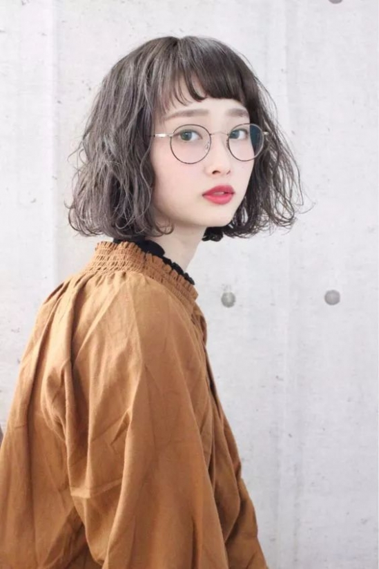 今年秋冬流行什么女生发型 2025秋冬流行发型女
