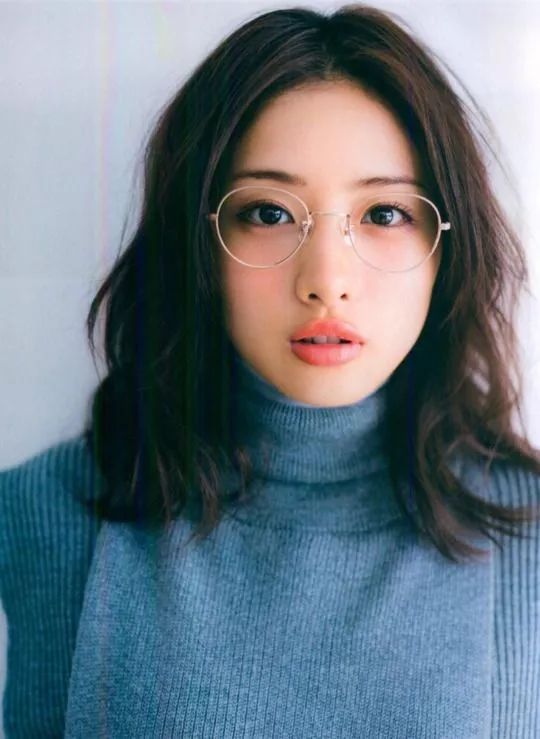 今年秋冬流行什么女生发型 2025秋冬流行发型女