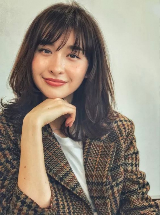 今年秋冬流行什么女生发型 2025秋冬流行发型女