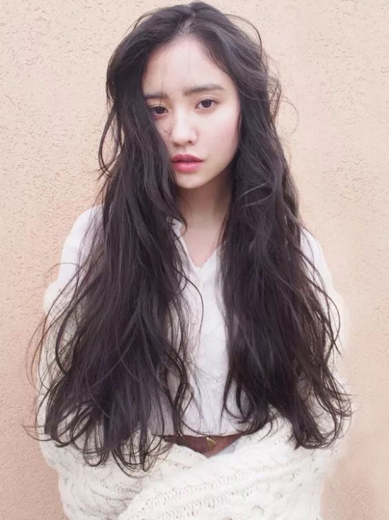 今年秋冬流行什么女生发型 2025秋冬流行发型女