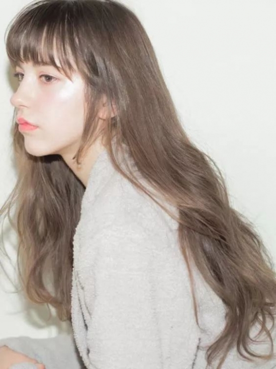 今年秋冬流行什么女生发型 2025秋冬流行发型女