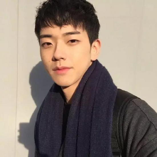 单眼皮男生留什么发型好看 适合男眼皮男生的发型