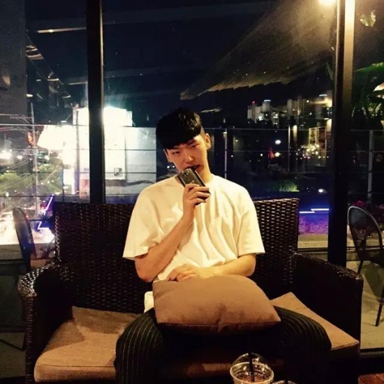单眼皮男生留什么发型好看 适合男眼皮男生的发型