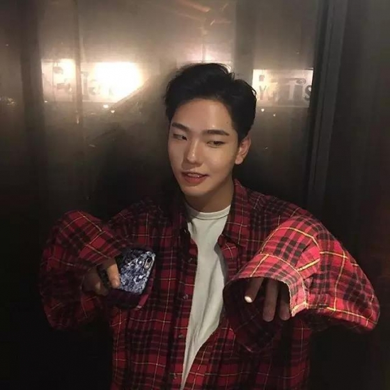 单眼皮男生留什么发型好看 适合男眼皮男生的发型