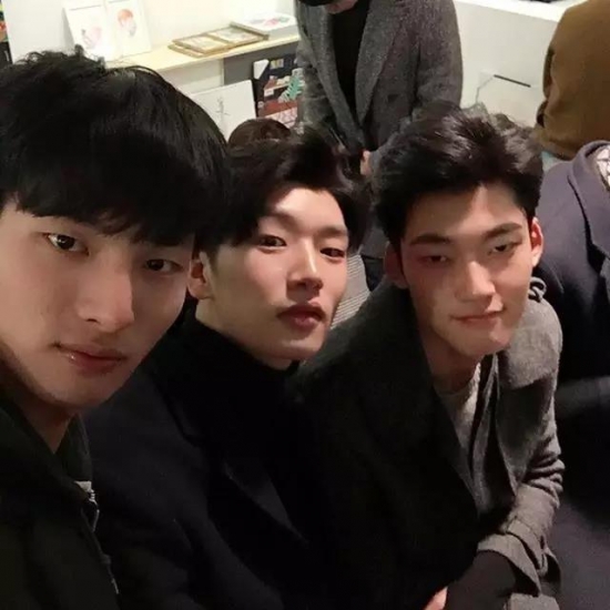 单眼皮男生留什么发型好看 适合男眼皮男生的发型