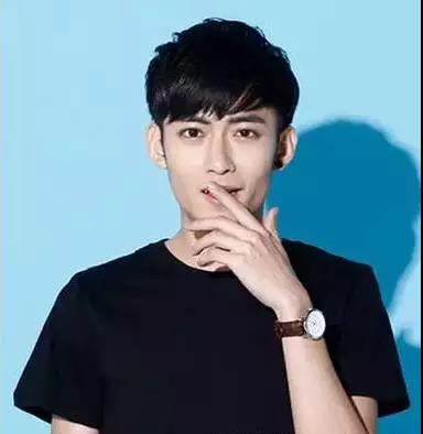 男生冬天留什么发型好看 现在男生流行什么发型