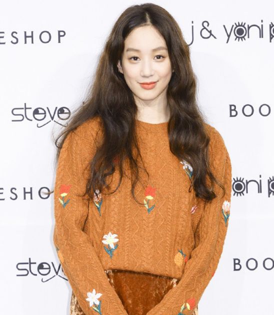 2025秋冬流行什么女生发型 女生冬天剪什么发型好看