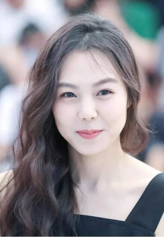 2025秋冬流行什么女生发型 女生冬天剪什么发型好看