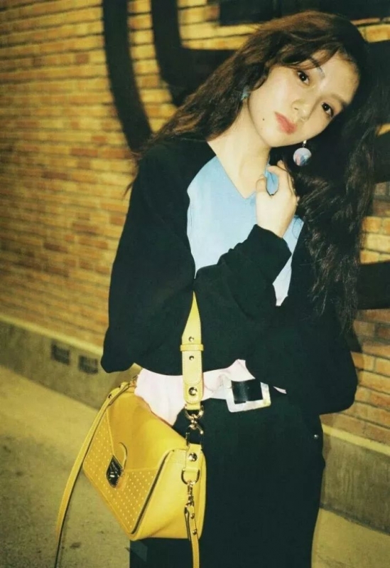 2025秋冬流行什么女生发型 女生冬天剪什么发型好看