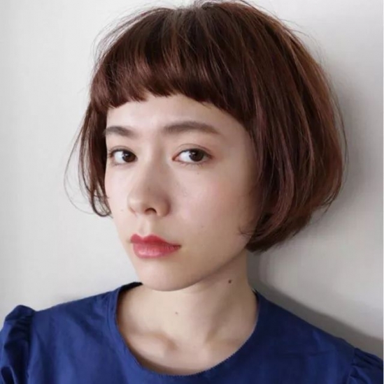 焦糖色头发显白吗
