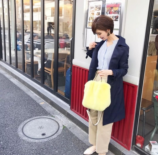 好看的露耳短发发型女