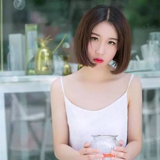 女生减龄短发发型图片