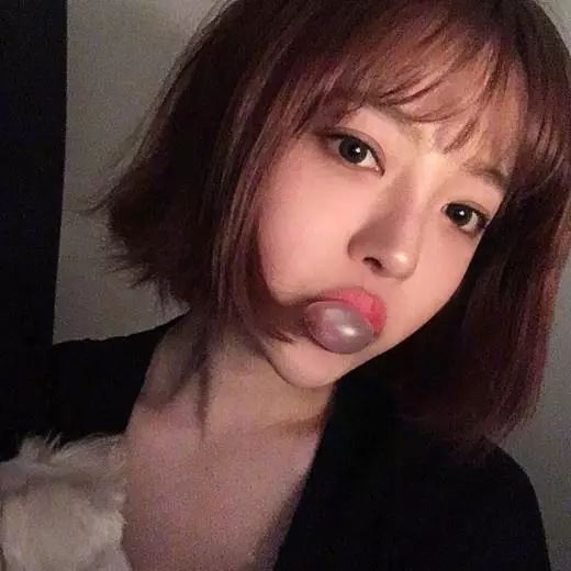 女生减龄短发发型图片