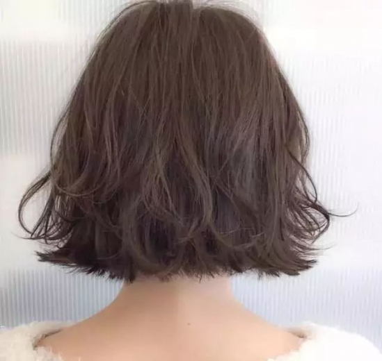 2025好看的短发发型图片女