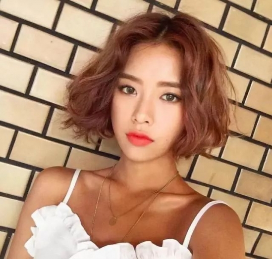 2025好看的短发发型图片女