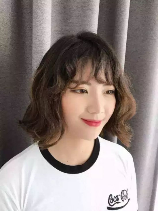 今年流行的短发发型女
