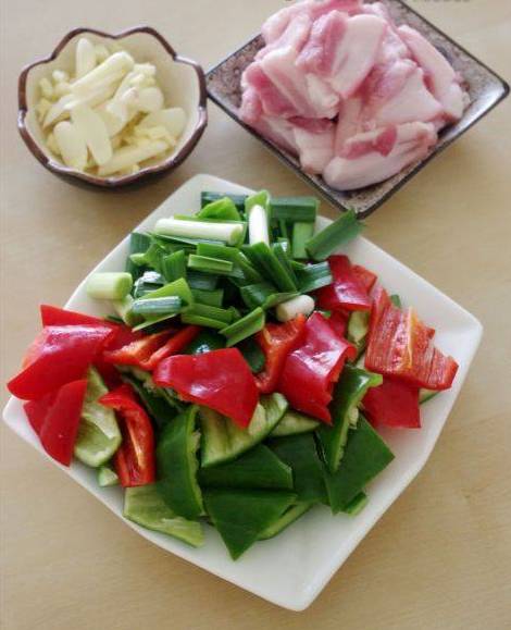 农家小炒肉的做法