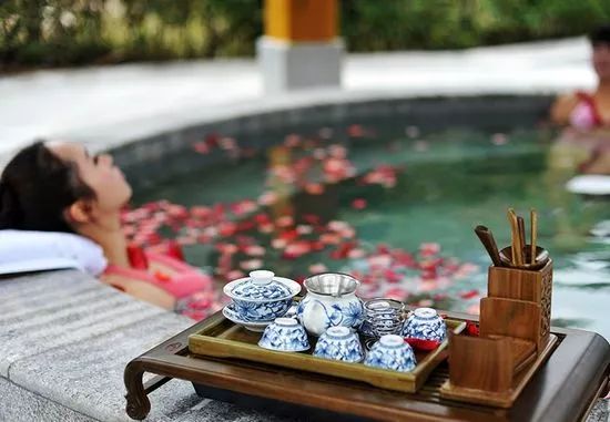 夏天泡温泉有什么好处