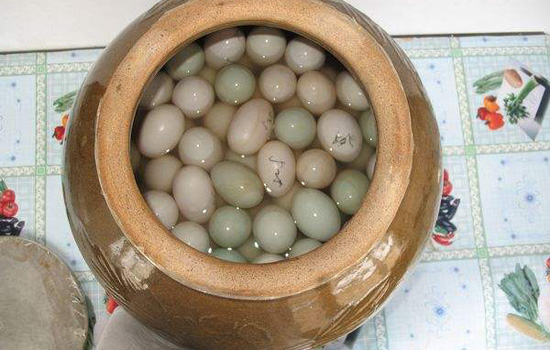 咸鸭蛋不咸能再腌制吗 咸鸭蛋不咸怎么办
