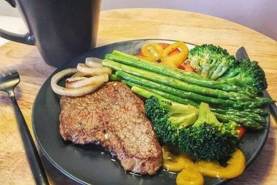 健身吃牛肉好还是鸡肉 健身吃鸡肉还是牛肉