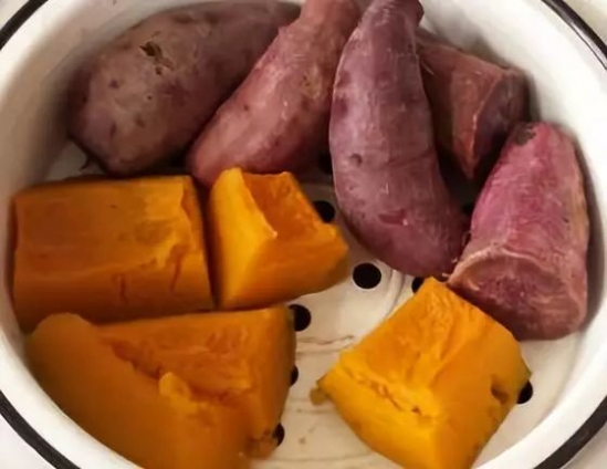 孩子睡觉前不要吃什么食物