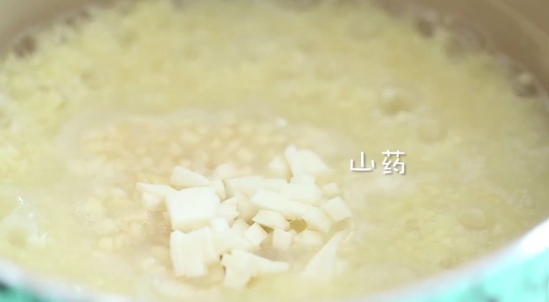 小米山药苹果粥的做法