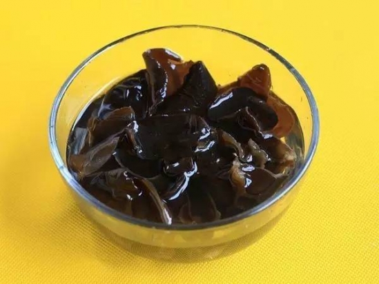 产后喝什么汤最好 黑木耳益母汤的做法介绍