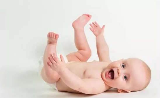 冬天宝宝睡觉要穿袜子吗 宝宝穿着袜子睡觉好吗