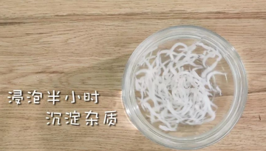银鱼萝卜汤的做法 宝宝冬季吃它最滋补提高免疫力