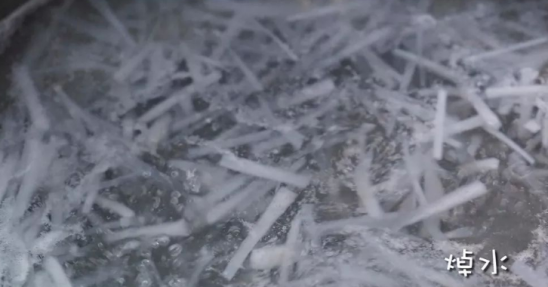 银鱼萝卜汤的做法 宝宝冬季吃它最滋补提高免疫力