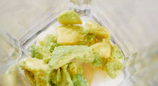 宝宝牛油果辅食制作方法 宝宝牛油果雪梨泥做法