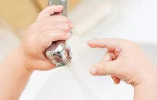 小孩烫伤怎么处理好的快 小孩烫伤如何处理