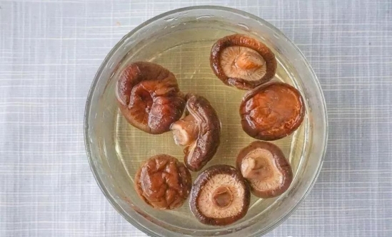 排骨莲藕鹰嘴豆汤的做法 冬天宝宝经常喝它脾胃好