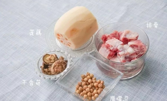 排骨莲藕鹰嘴豆汤的做法 冬天宝宝经常喝它脾胃好