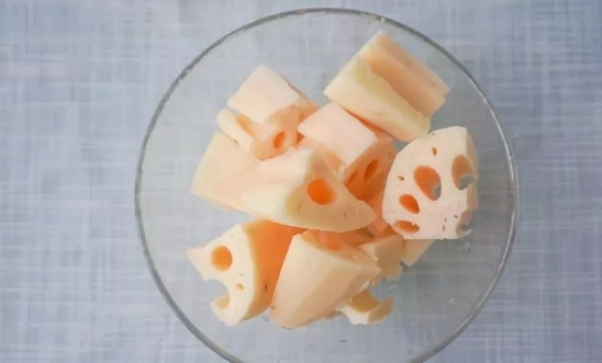 排骨莲藕鹰嘴豆汤的做法 冬天宝宝经常喝它脾胃好