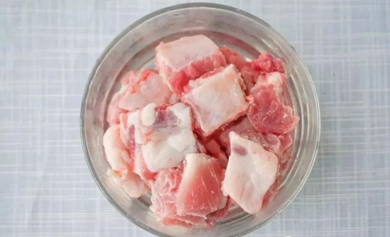 排骨莲藕鹰嘴豆汤的做法 冬天宝宝经常喝它脾胃好
