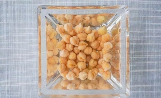 排骨莲藕鹰嘴豆汤的做法 冬天宝宝经常喝它脾胃好