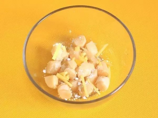 甜豆炒鲜贝的做法 多吃这款美食对产后妈妈好