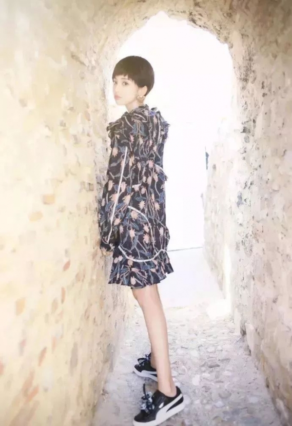 小黑鞋怎么搭配衣服