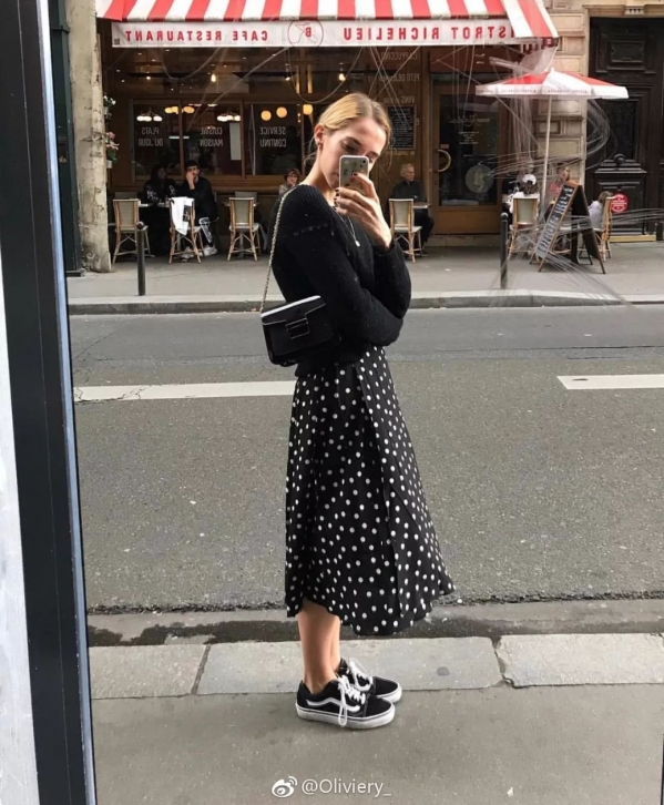 春季波点服装搭配图片