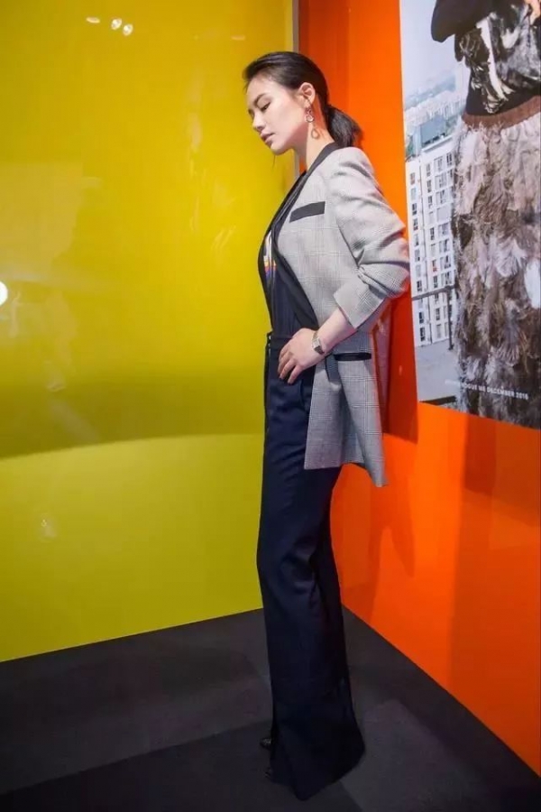 女士喇叭裤搭配图片