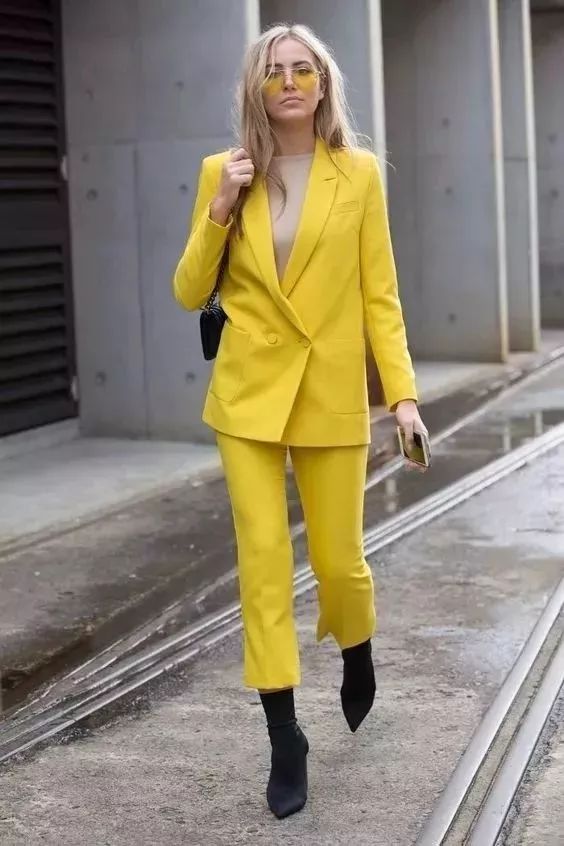 2025春夏流行色服装