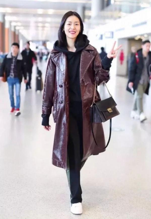 2025卫衣搭配女