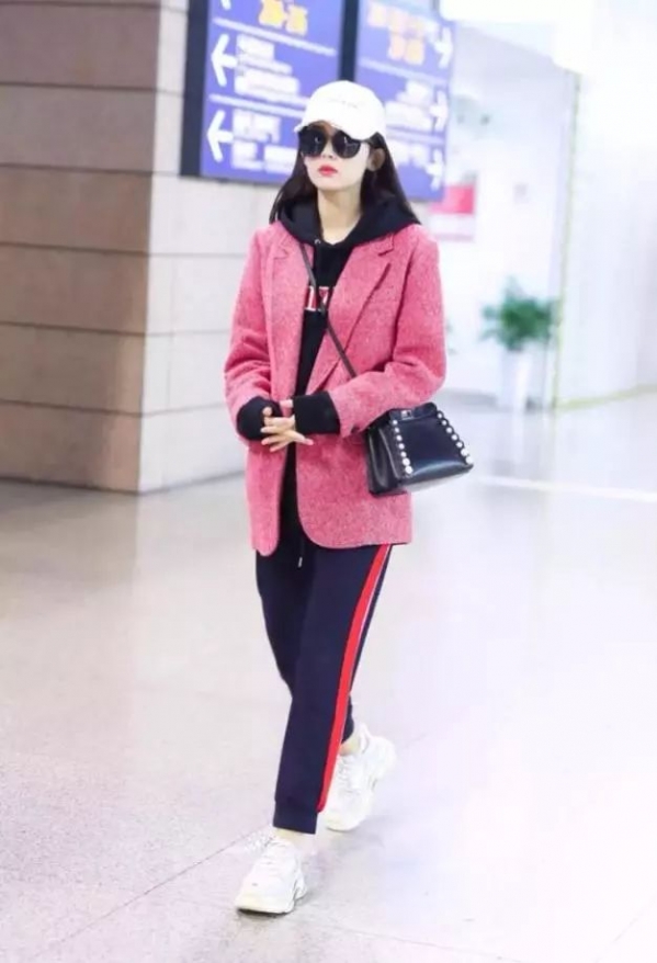 2025卫衣搭配女