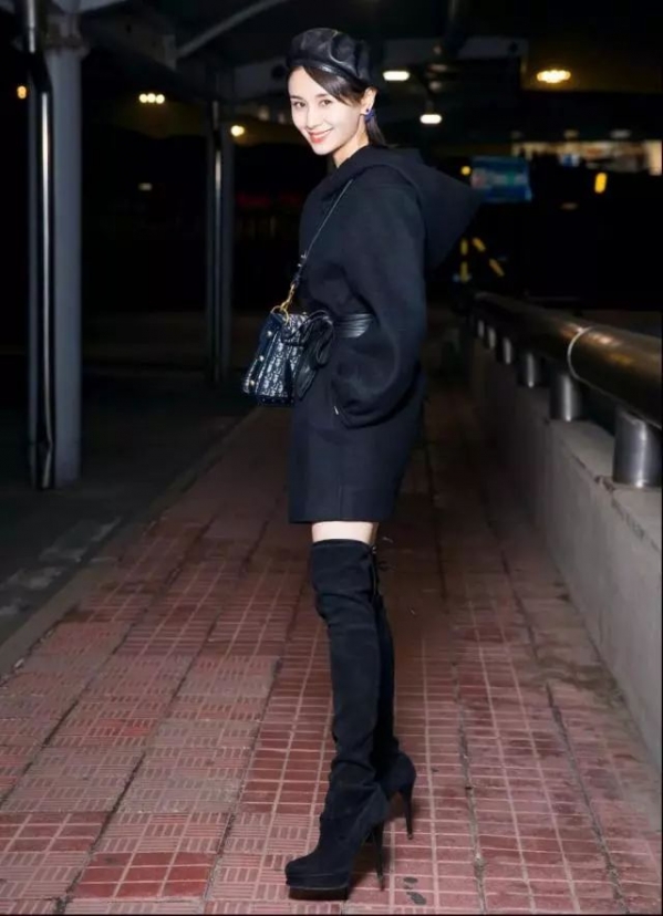2025卫衣搭配女
