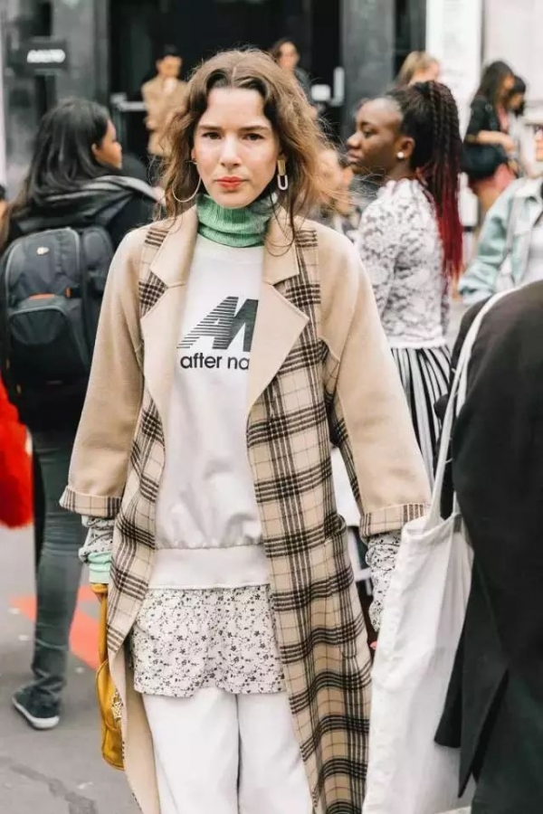 2025卫衣搭配女