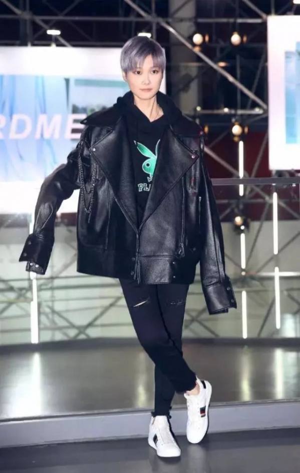 2025卫衣搭配女